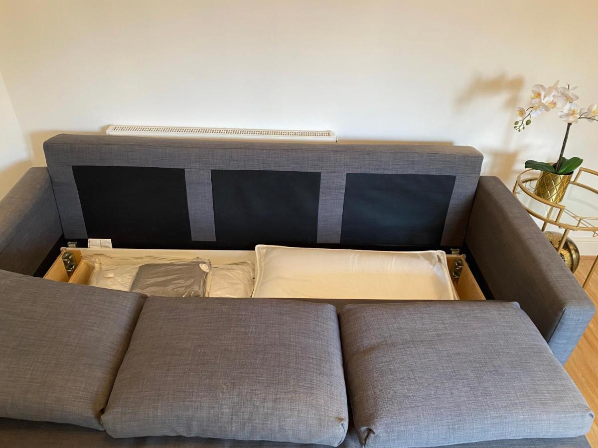 Private House With Free Park For Group Near Wembley Station Villa London Exterior photo