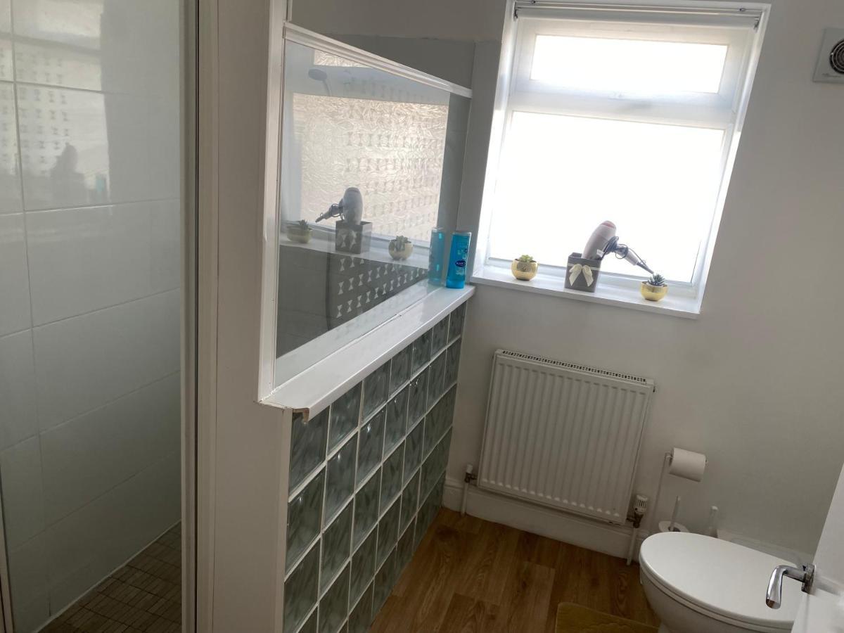 Private House With Free Park For Group Near Wembley Station Villa London Exterior photo